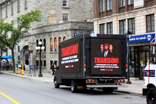 Truck with billboard: French message in different location