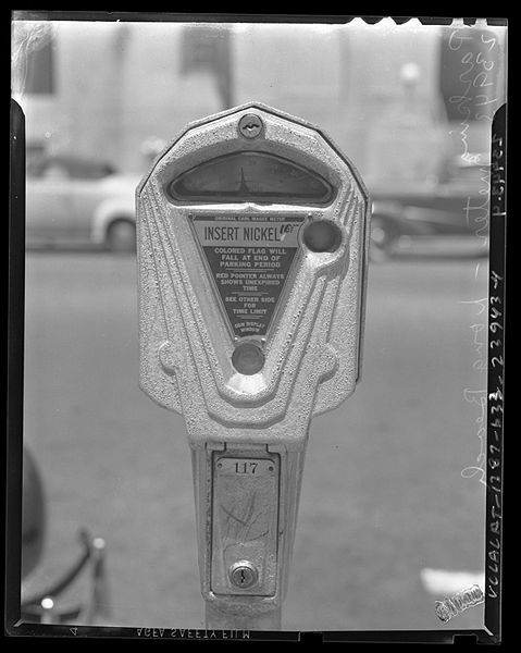 Image from Tillman on <a href="http://upload.wikimedia.org/wikipedia/commons/8/80/Parking_meter-1940.jpg">Wikimedia</a>